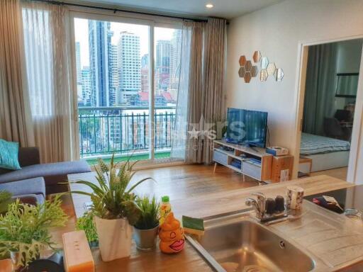 1-bedroom modern corner unit for sale in the heart of Asoke