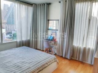 1-bedroom modern corner unit for sale in the heart of Asoke