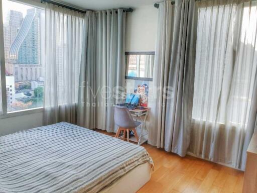 1-bedroom modern corner unit for sale in the heart of Asoke