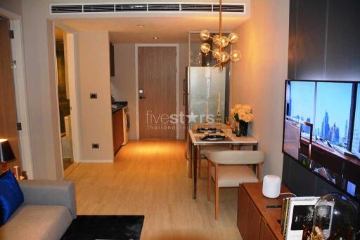 1-bedroom modern condo very close to BTS Ploenchit