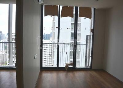 1-bedroom high floor condo close to BTS Phromphong
