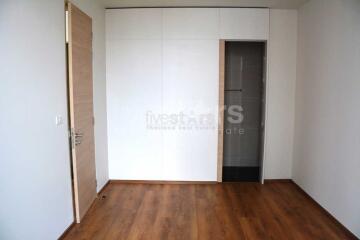 1-bedroom high floor condo close to BTS Phromphong