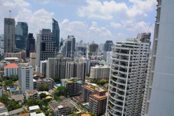 1-bedroom high floor condo close to BTS Phromphong