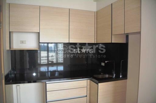 1-bedroom high floor condo close to BTS Phromphong