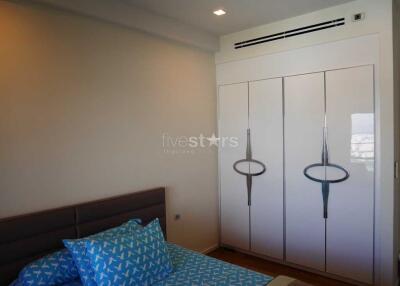 High floor modern 1 bedroom condo on Petchaburi