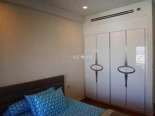 High floor modern 1 bedroom condo on Petchaburi