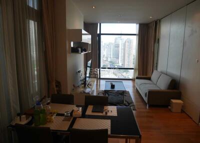 High floor modern 1 bedroom condo on Petchaburi