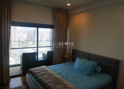 High floor modern 1 bedroom condo on Petchaburi