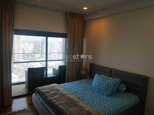 High floor modern 1 bedroom condo on Petchaburi