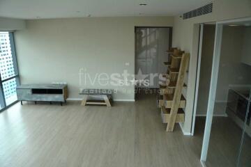 2-bedroom high floor duplex unit in Asoke area