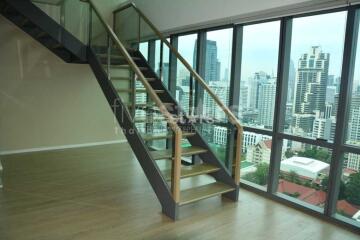 2-bedroom high floor duplex unit in Asoke area