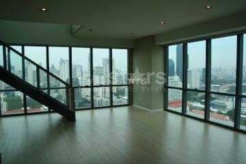 2-bedroom high floor duplex unit in Asoke area