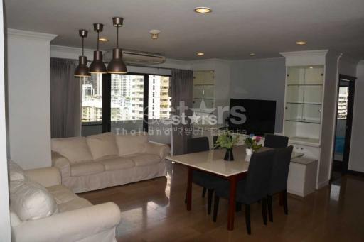 2-bedroom spacious unit with nice city views in Phromphong