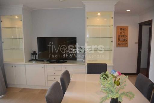 2-bedroom spacious unit with nice city views in Phromphong