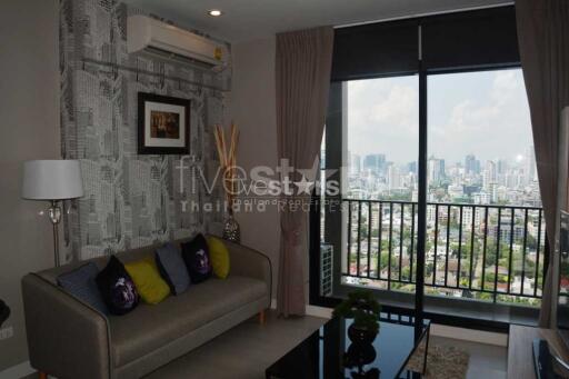 2-bedroom modern high floor unit close to Thonglor