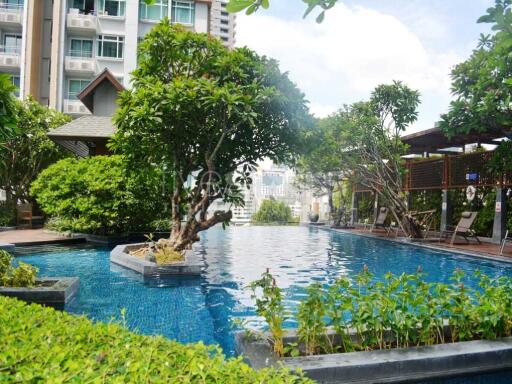 1-bedroom modern high floor unit in the Nana/Petchaburi area