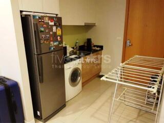 1-bedroom modern high floor unit in the Nana/Petchaburi area