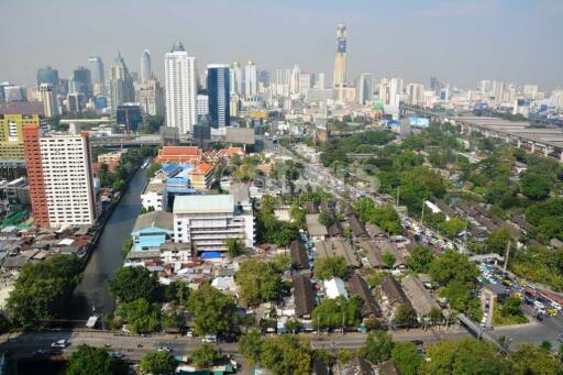 1-bedroom modern high floor unit in the Nana/Petchaburi area