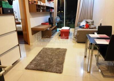 1-bedroom modern high floor unit in the Nana/Petchaburi area