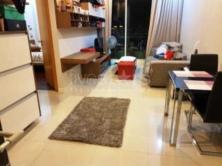 1-bedroom modern high floor unit in the Nana/Petchaburi area