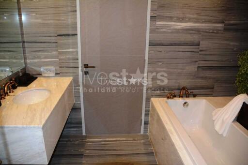 2-bedroom contemporary designed condo only 700m from BTS Phromphong