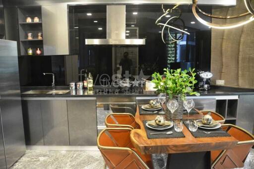 2-bedroom contemporary designed condo only 700m from BTS Phromphong