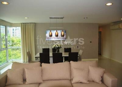 3-bedroom condo right next to Benjasiri Park & 500m from BTS Phromphong