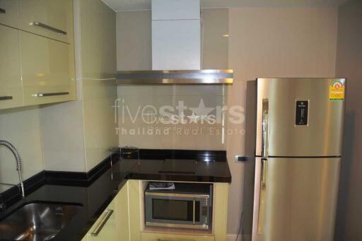 3-bedroom condo right next to Benjasiri Park & 500m from BTS Phromphong