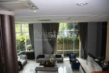 3-bedroom condo right next to Benjasiri Park & 500m from BTS Phromphong