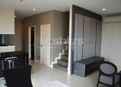 2-bedroom modern duplex right next BTS Thonglor