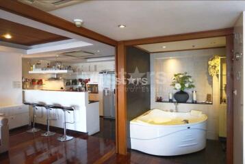 1-bedroom spacious unit with breathtaking city views in Sathorn