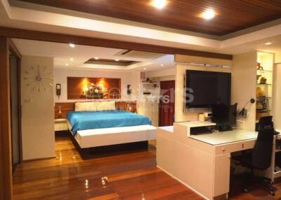 1-bedroom spacious unit with breathtaking city views in Sathorn