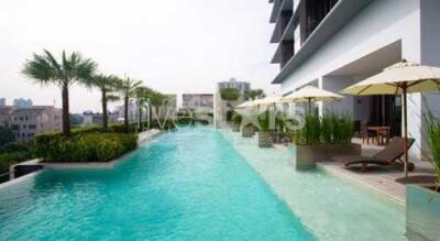 2-bedroom high rise condominium close to MRT Klongtoei