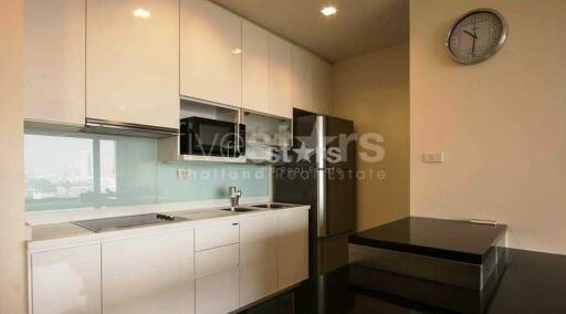 2-bedroom high rise condominium close to MRT Klongtoei