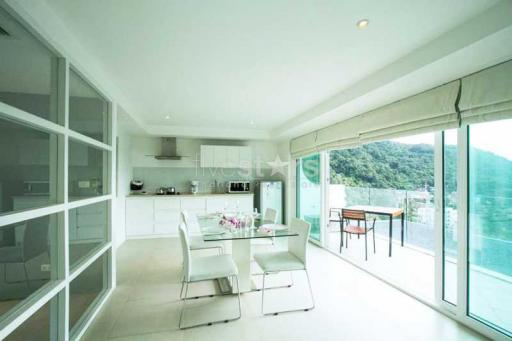 Beautiful 2-bedrooms apartment overlooking Kata Bay