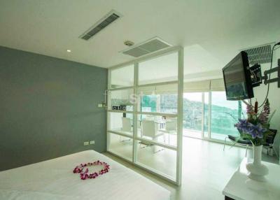 Beautiful 2-bedrooms apartment overlooking Kata Bay
