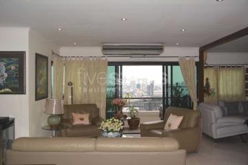 3-bedroom high floor unit for sale in family friendly residence
