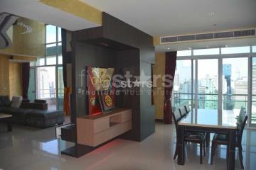 4-bedroom duplex penthouse only 500m from BTS Nana