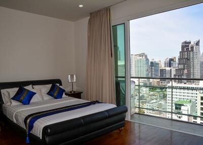 2-bedrooms condo for sale close to the BTS Nana Stations