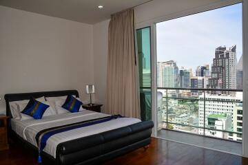 2-bedrooms condo for sale close to the BTS Nana Stations