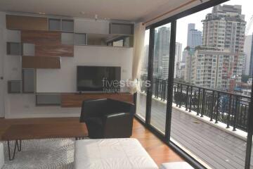 3-bedroom refurbished condo with long terrace in Phromphong