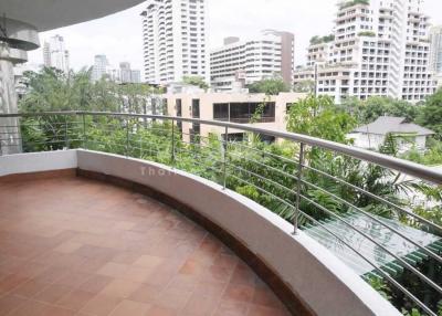 3-bedroom duplex with large terrace in Phromphong