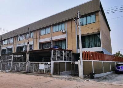 3 Storey House in Na Jomtien for sale
