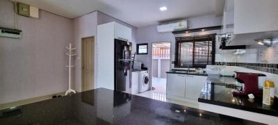 3 Storey House in Na Jomtien for sale