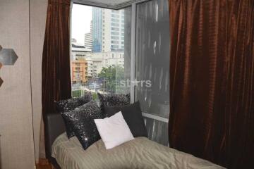 2-bedroom condo close to BTS Ploenchit & expressway