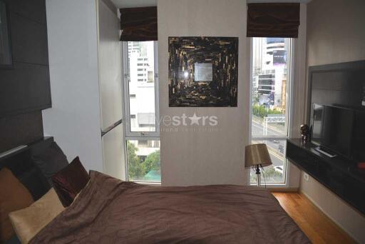 2-bedroom condo close to BTS Ploenchit & expressway