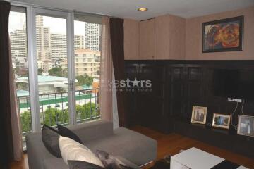 2-bedroom condo close to BTS Ploenchit & expressway