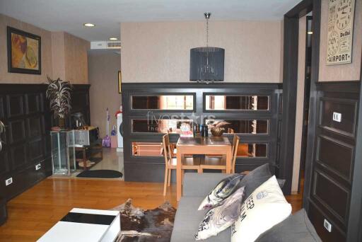 2-bedroom condo close to BTS Ploenchit & expressway