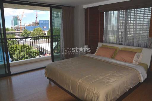 3-bedroom condo between Thonglor & Ekamai