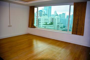 3-bedroom duplex penthouse for sale close to BTS Asok